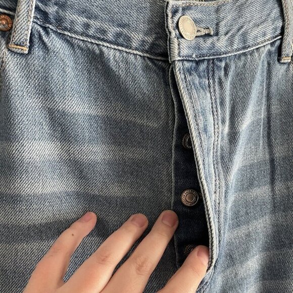 American Eagle 18 Light Wash Distressed Button Fly Hi-Rise Girlfriend Jean NWT - Picture 6 of 15